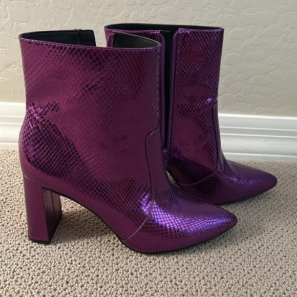 INC Anila ankle boots, metallic purple, size 9-1/2 - Picture 3 of 7